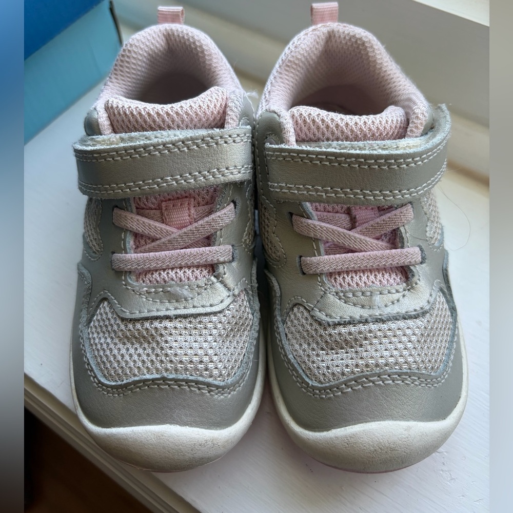 Stride Rite Winslow sneakers